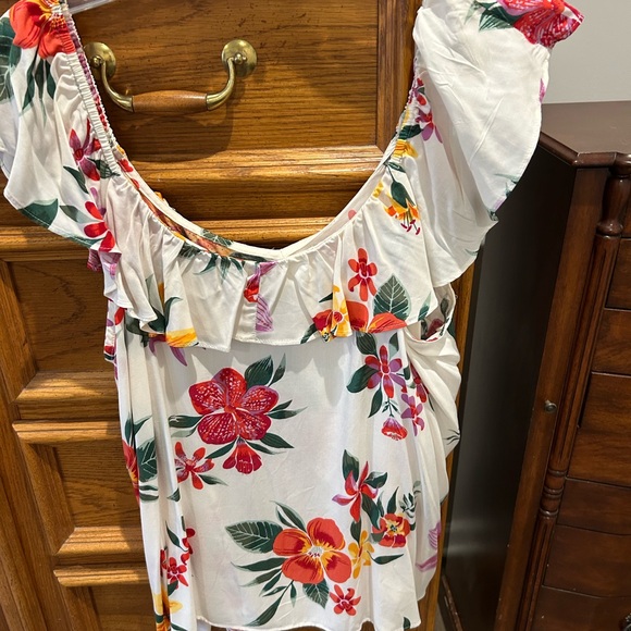 Floral Ruffle top - Picture 2 of 4